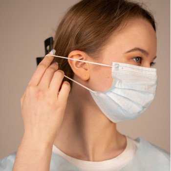 Маски 3-х слойн., на резинках, п/э упаковка, 50 шт./уп., 4000 шт/кор (голубой) Маски 3-х слойн., на резинках, п/э упаковка, 50 шт./уп., 4000 шт/кор (голубой)