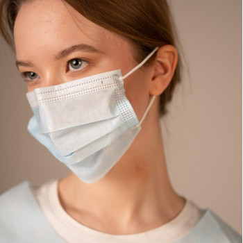 Маски медицинские трехслойные (на резинках), стерильные, голубые Маски медицинские трехслойные (на резинках), стерильные, голубые