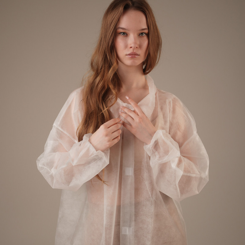 Халат медицинский на ЛИПУЧКАХ, 30 г/м2, XL (50 шт/кор) (, белый)